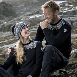 DALE OF NORWAY Lillehammer Navy Blue Fair Isle Wool Sweater